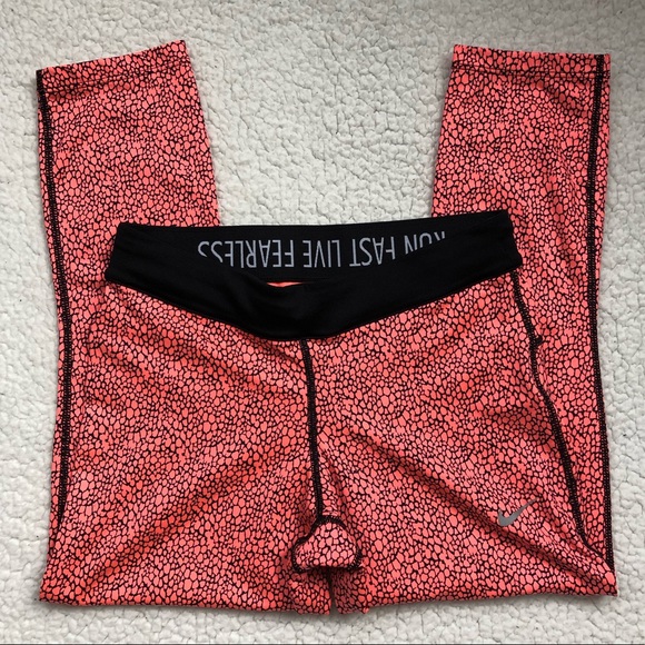 Nike Dri-Fit Women’s Cropped Legging - Picture 3 of 5